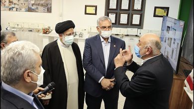 عکس از بازدید رئیس جمهور از شرکت دانش بنیان آریا طب فیروز